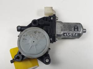 MOTOR ELEVALUNAS DELANTERO DERECHO 824604D000 KIA CARNIVAL Autodesguaces Alicante