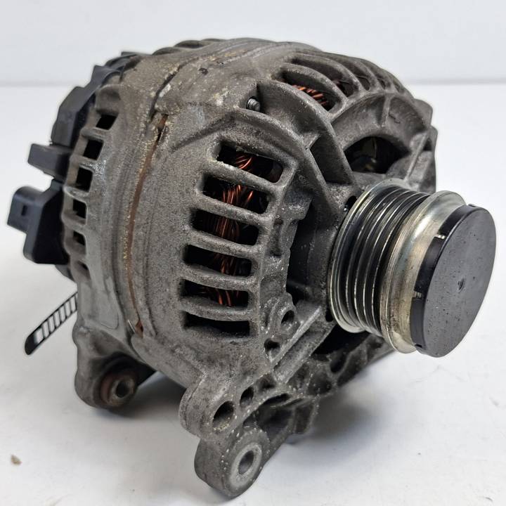 ALTERNADOR 028903029Q AUDI A4 BERLINA (8E) Autodesguaces Alicante