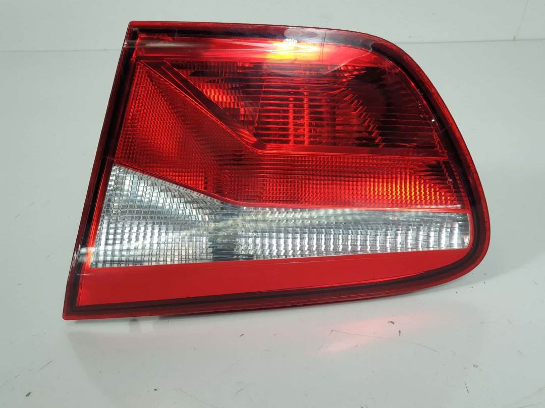 PILOTO TRASERO DERECHO INTERIOR - 6J8945094C - SEAT - IBIZA ST (6J8)
