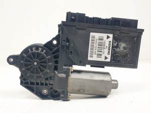 MOTOR ELEVALUNAS TRASERO IZQUIERDO 105848101 AUDI A4 BERLINA (8E) Autodesguaces Alicante