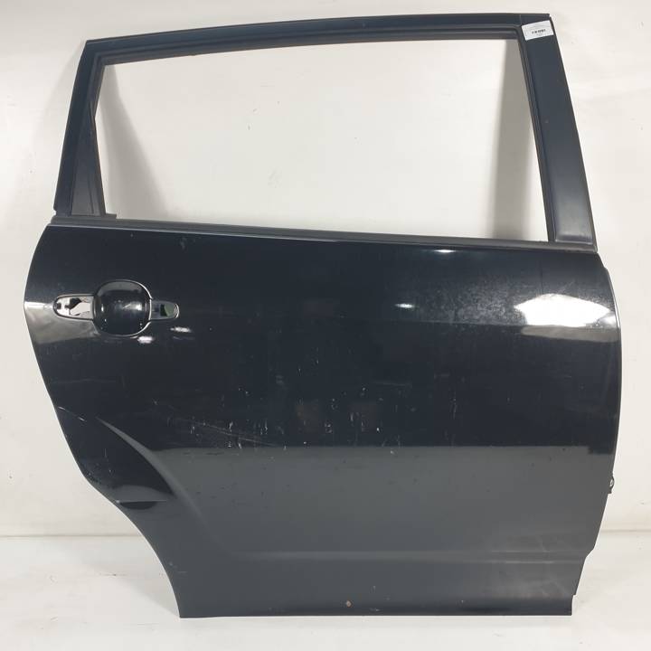 PUERTA TRASERA DERECHA TOYOTA COROLLA VERSO (R1) Autodesguaces Alicante