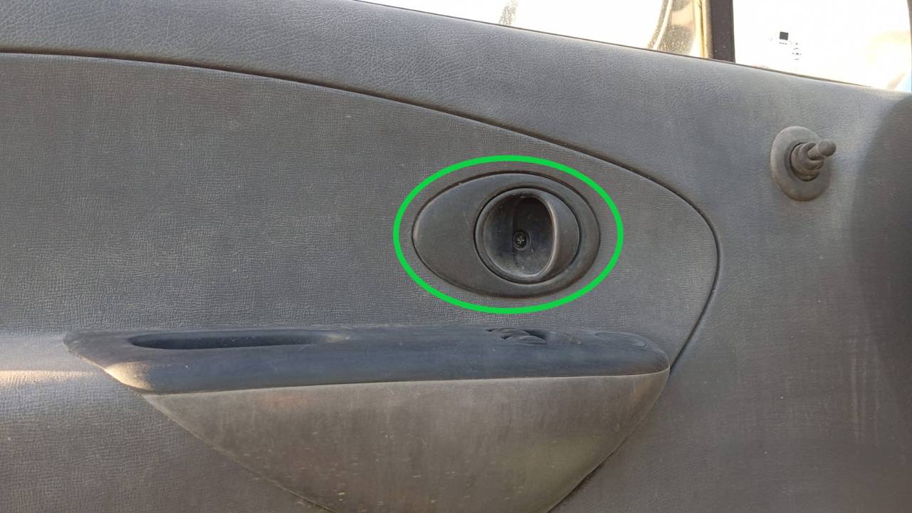 MANETA INTERIOR DELANTERA IZQUIERDA