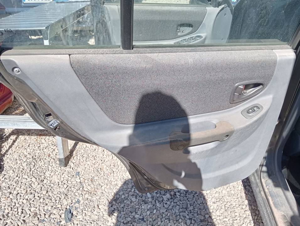 GUARNECIDO PUERTA TRASERA IZQUIERDA