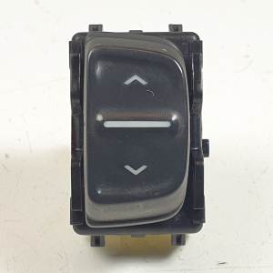 MANDO ELEVALUNAS DELANTERO IZQUIERDO 254214937R DACIA SANDERO Autodesguaces Alicante