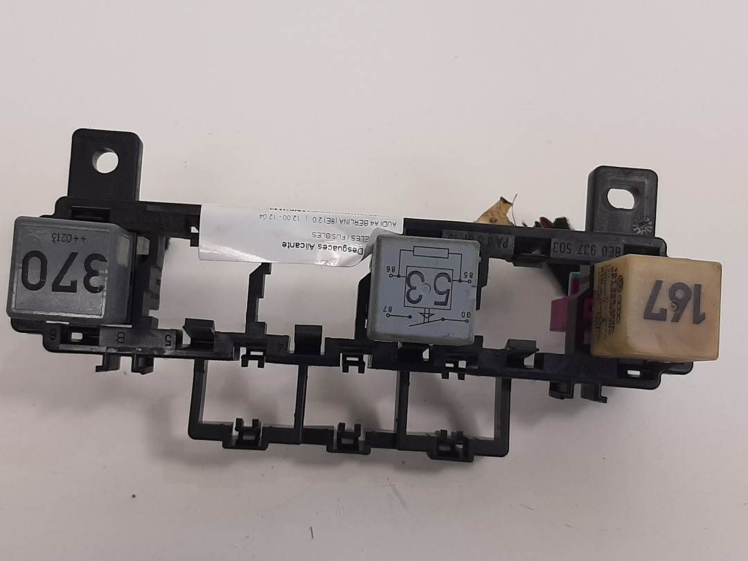 Boîte à fusibles / relais - 8E0937503 - AUDI - A4 BERLINA (8E)
