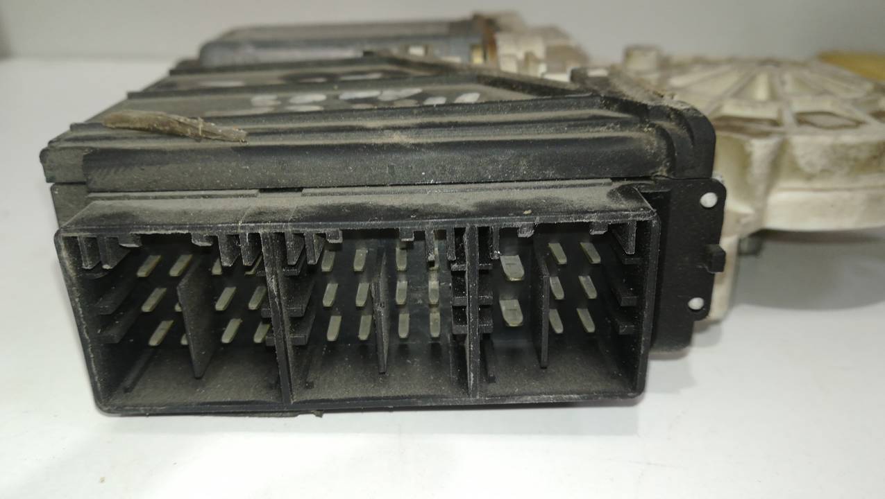 MOTOR ELEVALUNAS DELANTERO IZQUIERDO