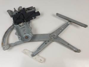 ELEVALUNAS DELANTERO IZQUIERDO 13173073 OPEL CORSA C (F68) Autodesguaces Alicante