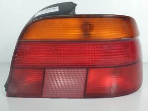 PILOTO TRASERO DERECHO 8358032 BMW SERIE 5 BERLINA (E39) Autodesguaces Alicante