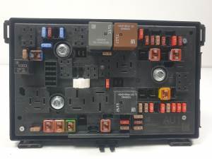 CAJA RELES / FUSIBLES 22785253 OPEL AMPERA Autodesguaces Alicante