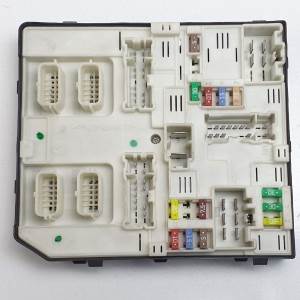 CAJA RELES / FUSIBLES 284B62069R RENAULT MEGANE III BERLINA 5P Autodesguaces Alicante