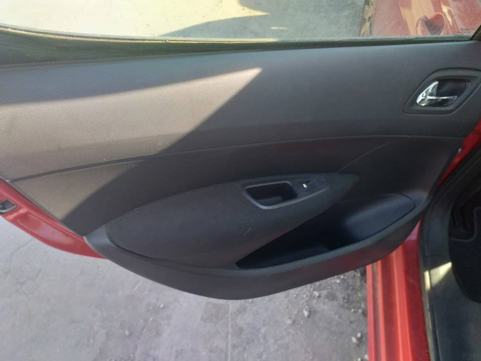 GUARNECIDO PUERTA TRASERA IZQUIERDA