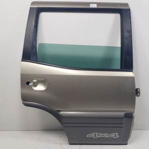 PUERTA TRASERA DERECHA NISSAN TERRANO/TERRANO.II (R20) Autodesguaces Alicante