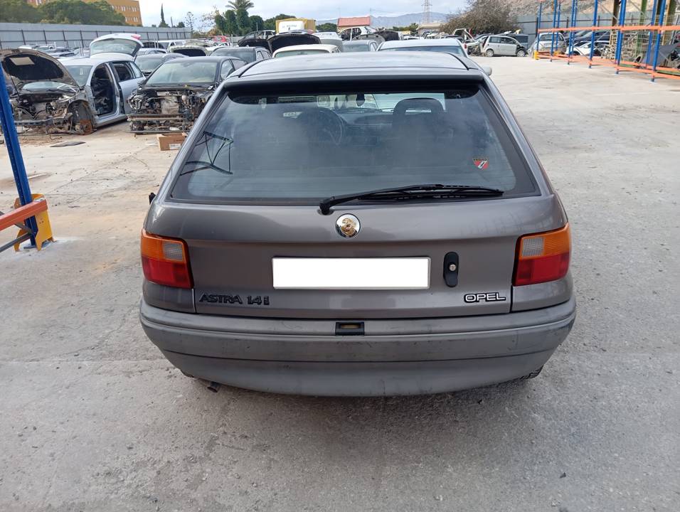 Imagen del vehículo OPEL ASTRA F BERLINA