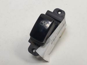 MANDO ELEVALUNAS DELANTERO DERECHO 935782D000 HYUNDAI ELANTRA (XD) Autodesguaces Alicante