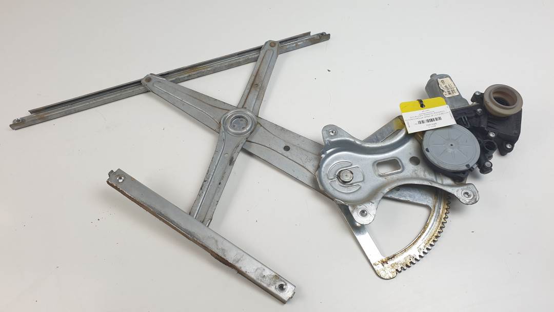 ELEVALUNAS TRASERO IZQUIERDO - 698400F020 - TOYOTA - COROLLA VERSO (R1)