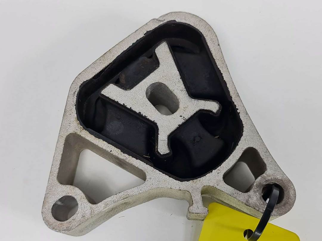 SOPORTE MOTOR DERECHO - MERCEDES - CLASE GLA (W156)