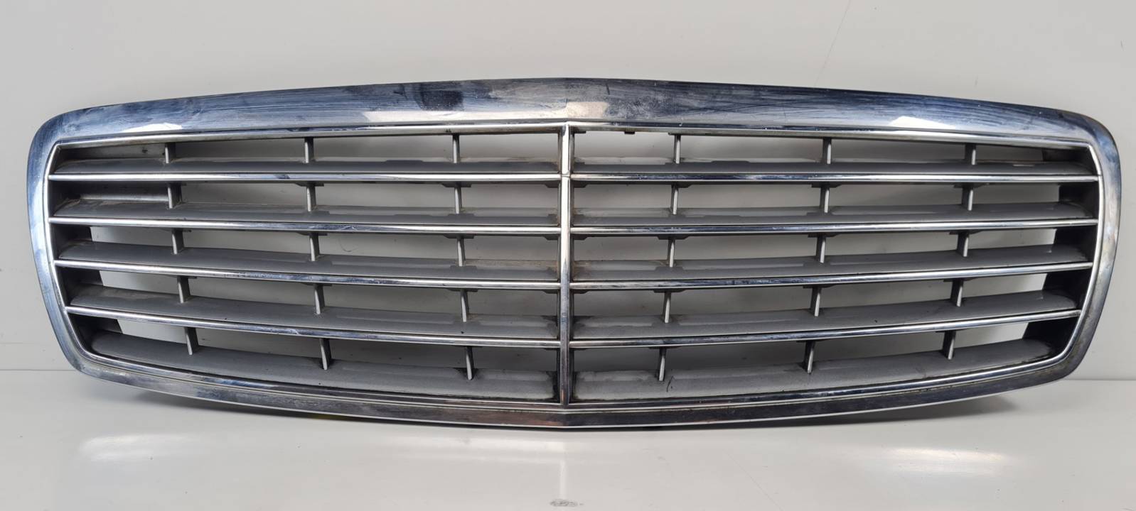 REJILLA DELANTERA A2118800383 MERCEDES CLASE E (W211) BERLINA Autodesguaces Alicante