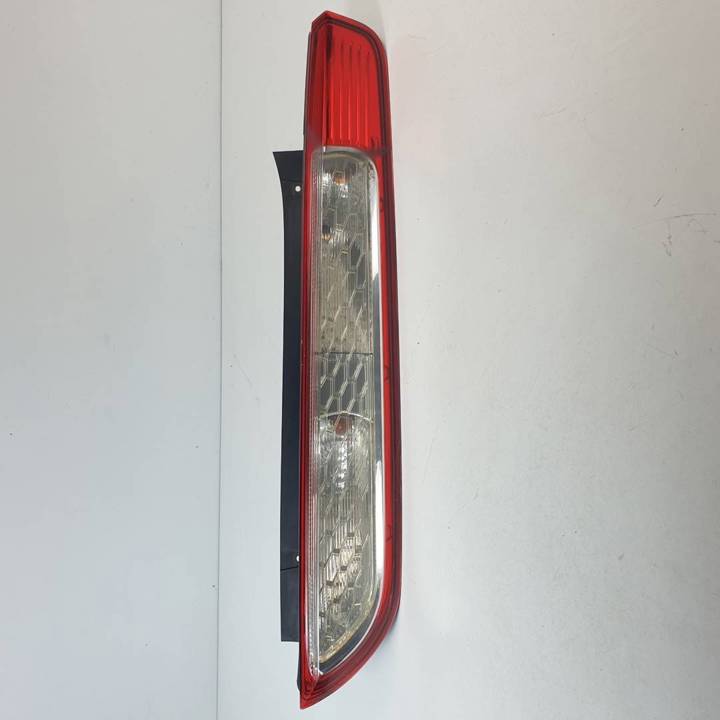 PILOTO TRASERO DERECHO 8M5113404AD FORD FOCUS LIM. (CB4) Autodesguaces Alicante