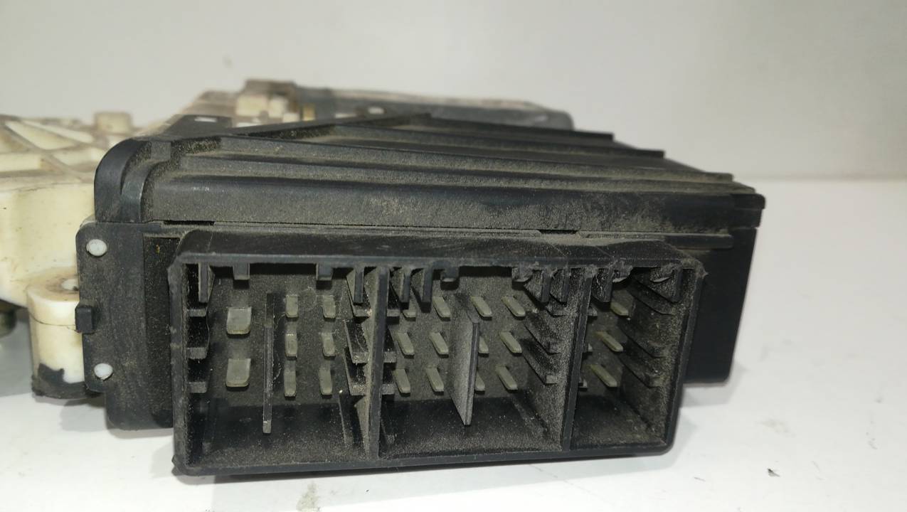 MOTOR ELEVALUNAS DELANTERO DERECHO