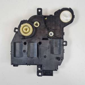 MOTOR APERTURA TRAMPILLAS CLIMATIZADOR 0638009004 TOYOTA C-HR Autodesguaces Alicante