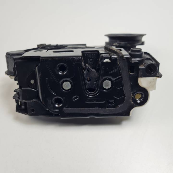 CERRADURA PUERTA TRASERA DERECHA 5K4839016B VOLKSWAGEN GOLF VI (5K1) Autodesguaces Alicante