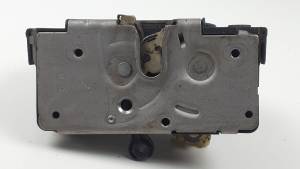 CERRADURA PUERTA DELANTERA IZQUIERDA 13258271 OPEL CORSA D Autodesguaces Alicante