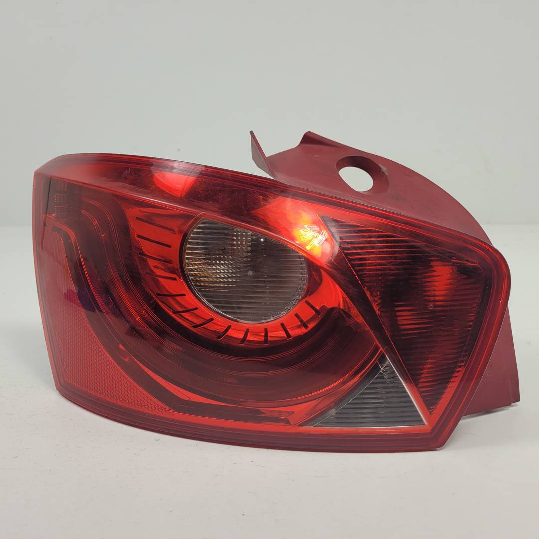 PILOTO TRASERO IZQUIERDO - 6J4945095A - SEAT - IBIZA (6J5)