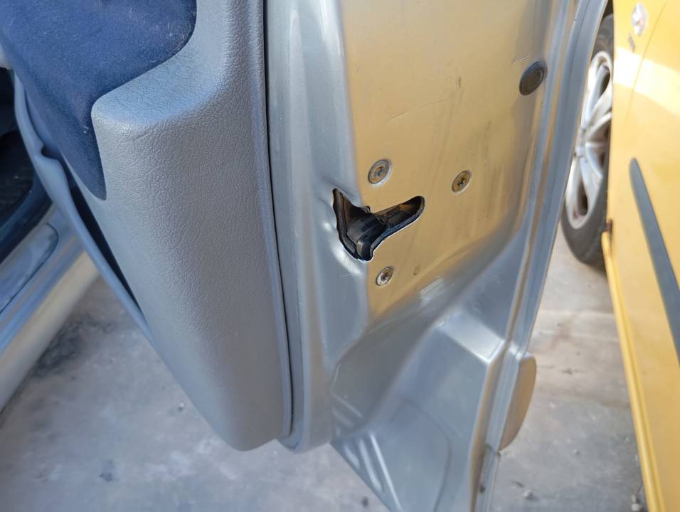 CERRADURA PUERTA DELANTERA DERECHA