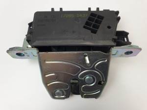 CERRADURA MALETERO / PORTON 13117285 OPEL ZAFIRA B Autodesguaces Alicante