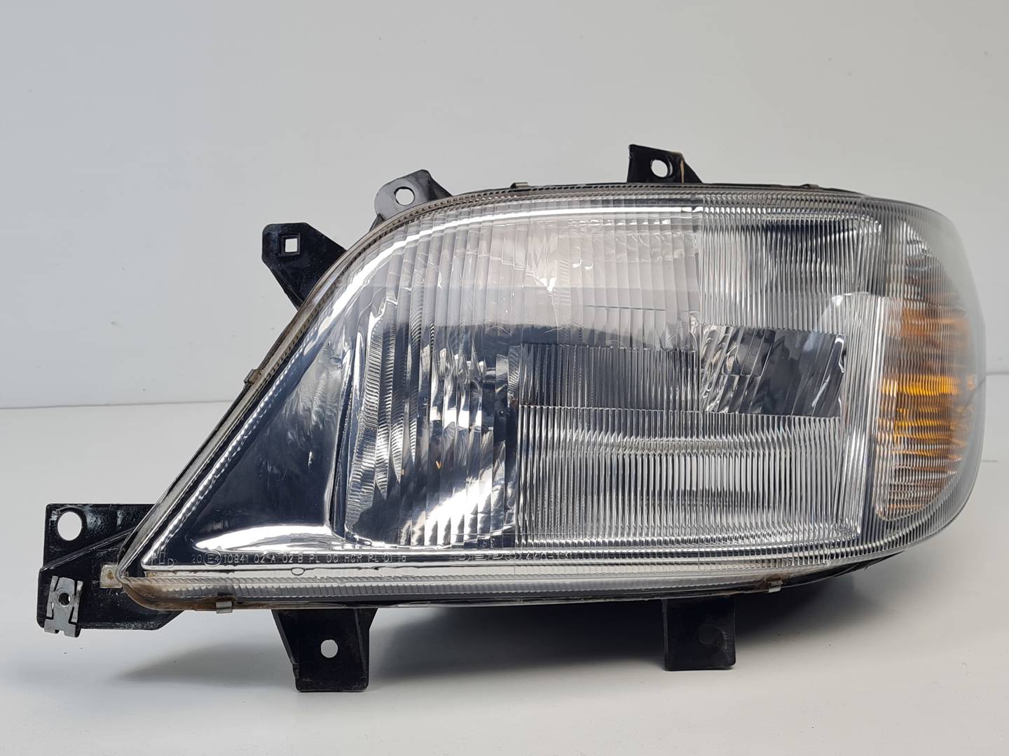 FARO IZQUIERDO - 084401131L - MERCEDES - SPRINTER 02.00 -> CAJA CERRADA