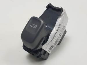 MANDO ELEVALUNAS TRASERO DERECHO 9472275 VOLVO V70 FAMILIAR Autodesguaces Alicante