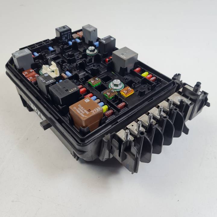 CAJA RELES / FUSIBLES 39216533 OPEL ASTRA K Autodesguaces Alicante