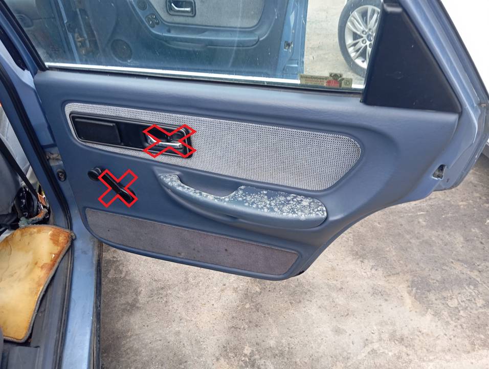 GUARNECIDO PUERTA TRASERA DERECHA