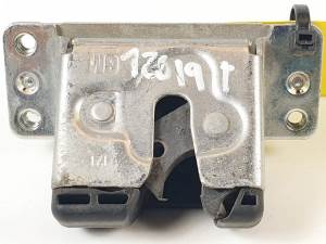 CERRADURA MALETERO / PORTON 90563999 OPEL MERIVA Autodesguaces Alicante