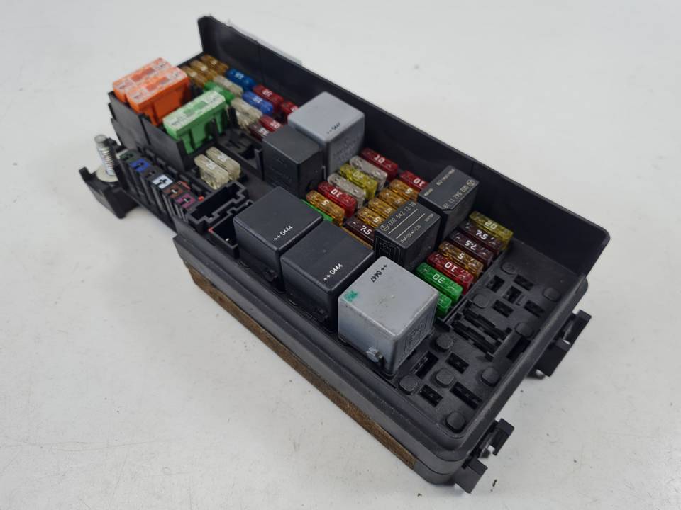 CAJA RELES / FUSIBLES A1645400272 MERCEDES CLASE M (W164) Autodesguaces Alicante