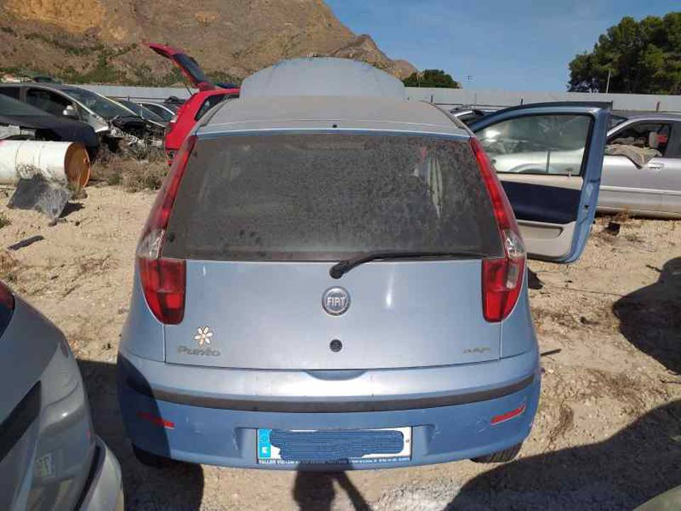 Imagen del vehículo FIAT PUNTO BERLINA (188)