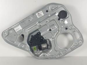 ELEVALUNAS TRASERO IZQUIERDO 8679082LH VOLVO V50 FAMILIAR Autodesguaces Alicante