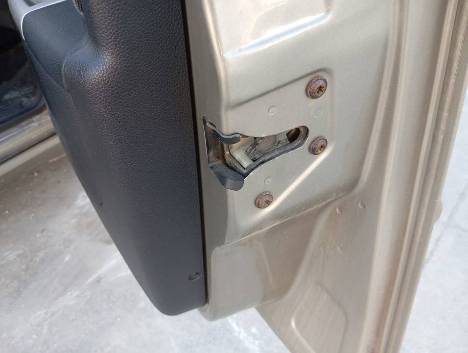 CERRADURA PUERTA DELANTERA DERECHA