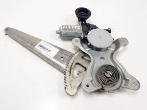ELEVALUNAS TRASERO IZQUIERDO 8572058010 LEXUS RX Autodesguaces Alicante