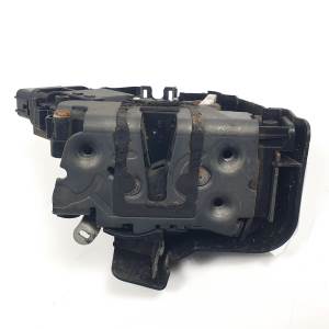 CERRADURA PUERTA DELANTERA DERECHA 3M5AR21812AK FORD FOCUS BERLINA (CAP) Autodesguaces Alicante