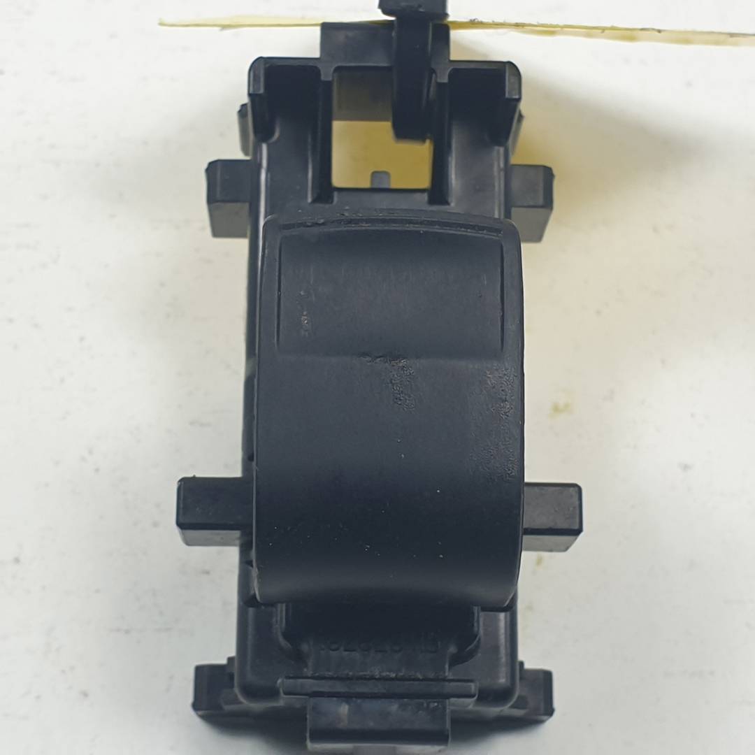 Commande de lève-vitre avant droite - 8292G79 - TOYOTA - RAV4