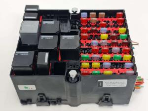 CAJA RELES / FUSIBLES 6S6T14401GFG FORD FIESTA (CBK) Autodesguaces Alicante