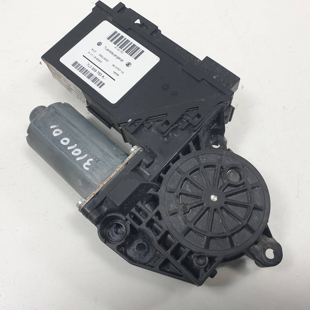 MOTOR ELEVALUNAS DELANTERO IZQUIERDO - 0130821764 - VOLKSWAGEN - TOUAREG (7L6)