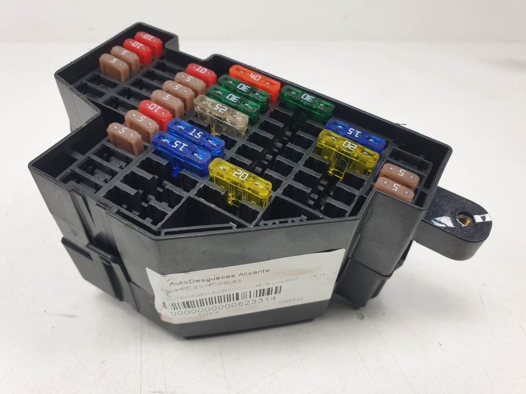 CAJA RELES / FUSIBLES - 1K2941824 - VOLKSWAGEN - SCIROCCO (138)