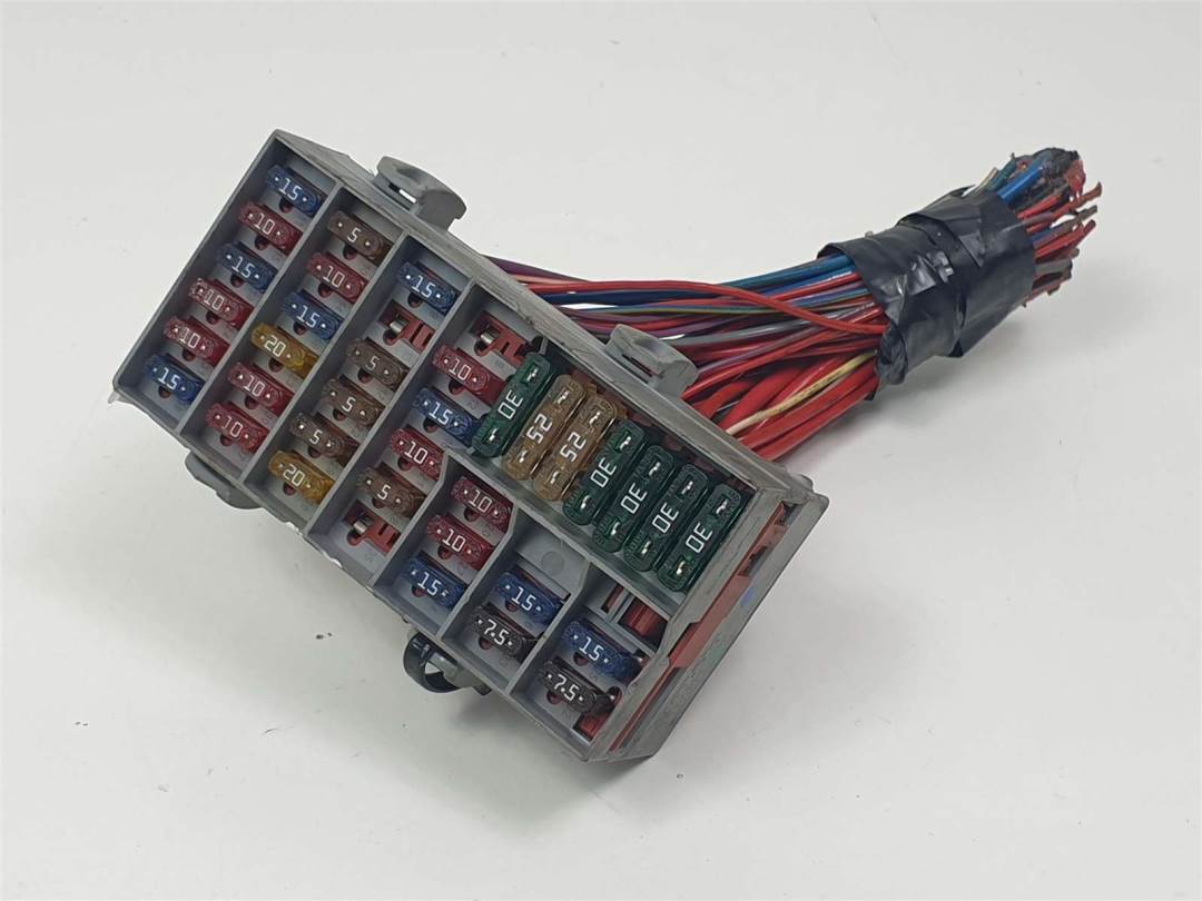 CAJA RELES / FUSIBLES - 8637669 - VOLVO - XC90
