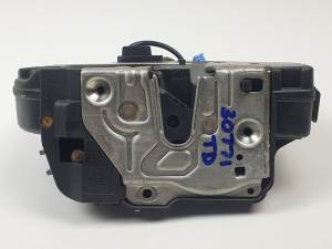 CERRADURA PUERTA TRASERA DERECHA 2197300235 MERCEDES CLASE CLS (W219) Autodesguaces Alicante