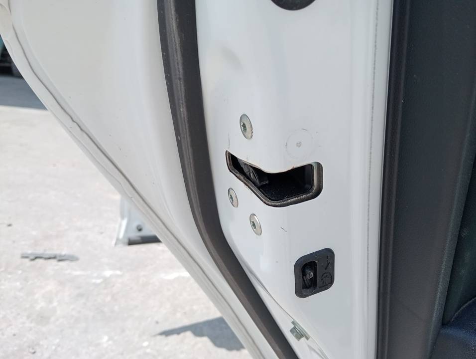 CERRADURA PUERTA TRASERA IZQUIERDA