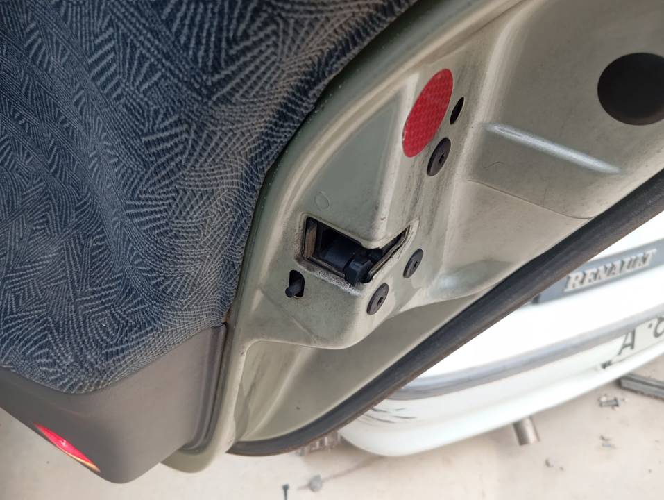 CERRADURA PUERTA TRASERA DERECHA
