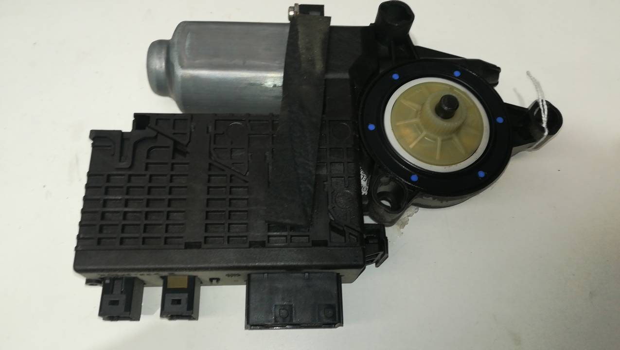 MOTOR ELEVALUNAS DELANTERO DERECHO