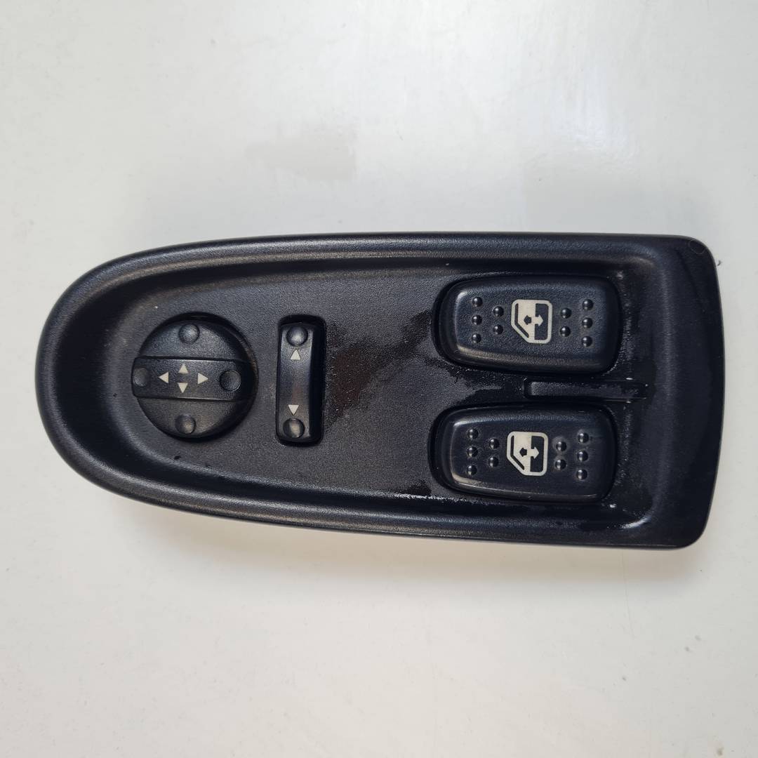 MANDO ELEVALUNAS DELANTERO DERECHO - 69500478 - IVECO - DAILY CAJA CERRADA (2006 =>)